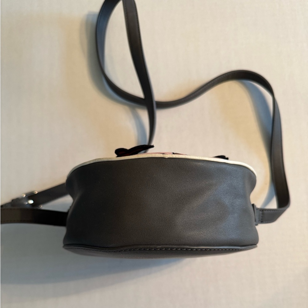 Danielle Nicole X Disney Snow White Dwarfs Round Crossbody Bag - Picture 6 of 9